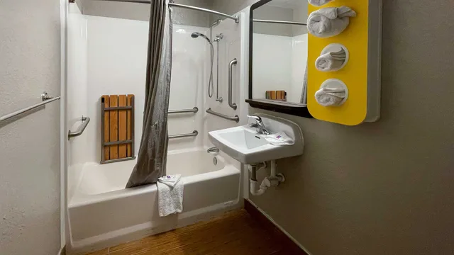 غرفة بسرير مزدوج لذوي الإعاقة، Motel6 Camp Springs, DC - South Camp Springs 7/7