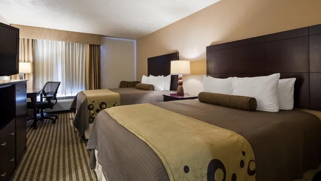 غرفة قياسية بسريرين كوين، Wyndham Tucson Airport & Conference Center 1/6