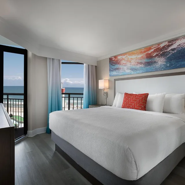 3 Bedrooms, Condo, Ocean Front, Partial View، Grande Cayman Resort 1/6