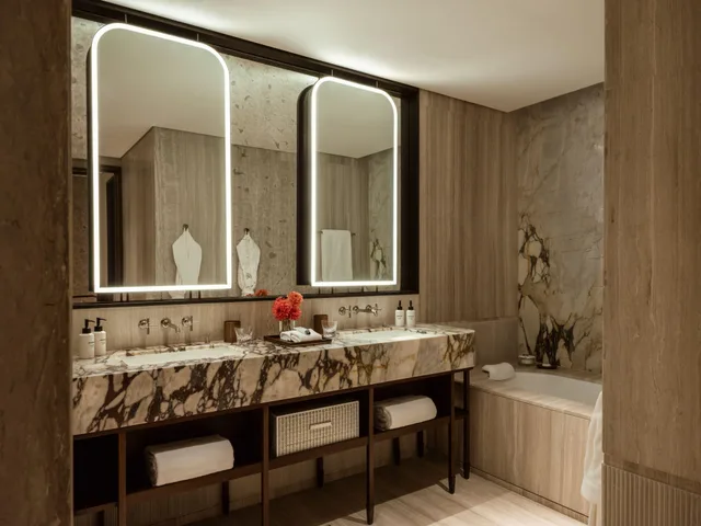غرفة كلوب فاخرة بإطلالة، Rosewood Doha 2/2