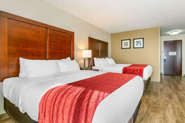غرفة بسريرين كوين، Comfort Inn and Suites Van Buren Fort Smith 2/3