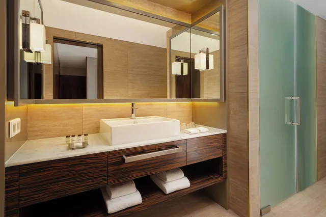 جناح كلوب بسرير كينج مع أريكة، Sheraton Astana Hotel 4/5