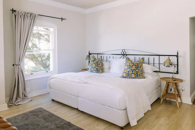 جناح ديلوكس بشرفة بغرفة نوم واحدة مع أريكة، Auberge Burgundy Guest House Hermanus 1/5
