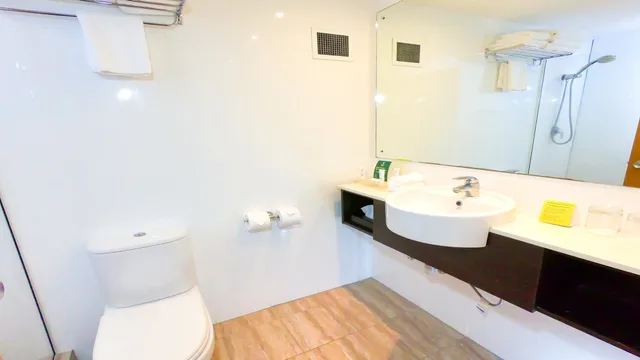 جناح بسريرين مزدوجين بشرفة، Holiday Inn Port Moresby 6/9