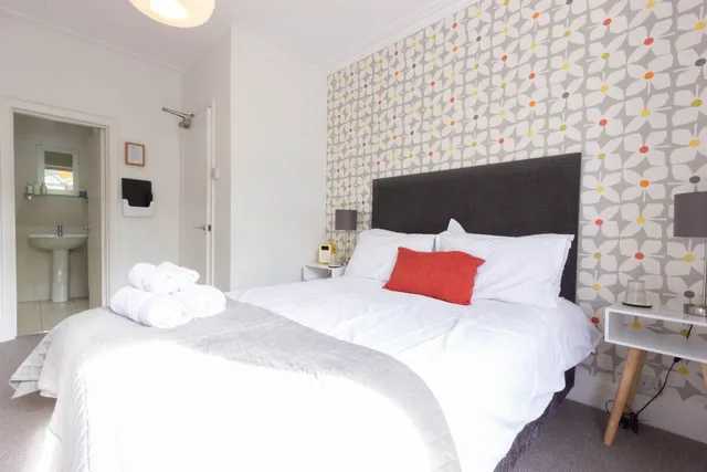 Luxury, King Bed, Balcony, The White House 2/7