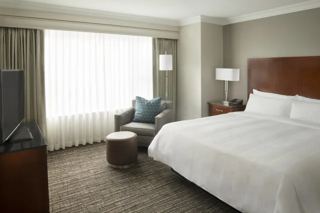 غرفة بسرير كينج، Marriott Eaton Centre Toronto 11/16