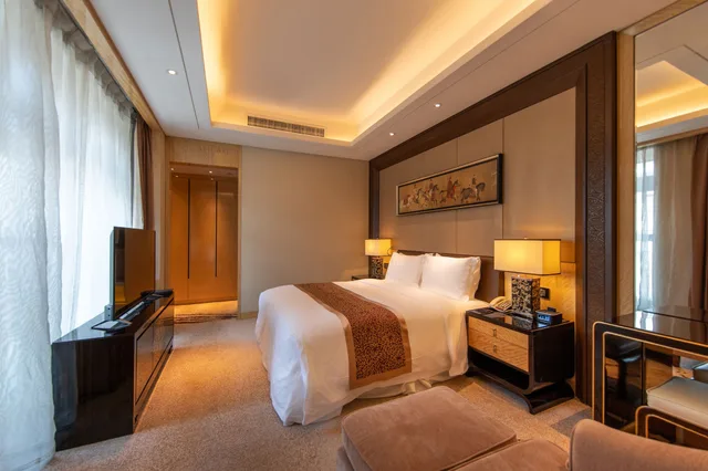 Suite, King Bed, Hilton Xian Hotel 3/6