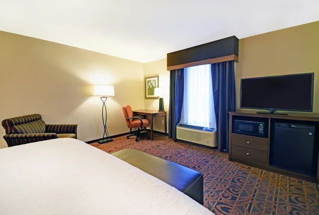 غرفة بسرير كينج، Hampton Inn and Suites Milwaukee Franklin 1/4