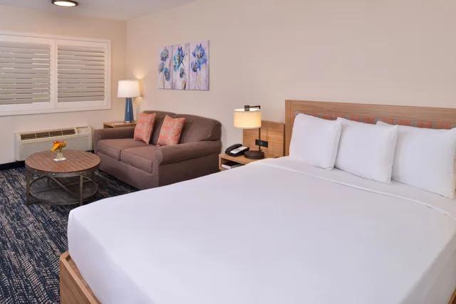 جناح استوديو بسرير كينج مع أريكة، La Fuente Inn Suites 3/5