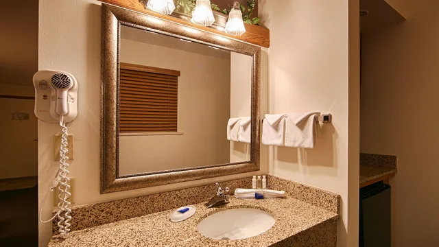 غرفة قياسية بسريرين كوين لذوي الإعاقة، Best Western Plus Silver Saddle Inn 8/10