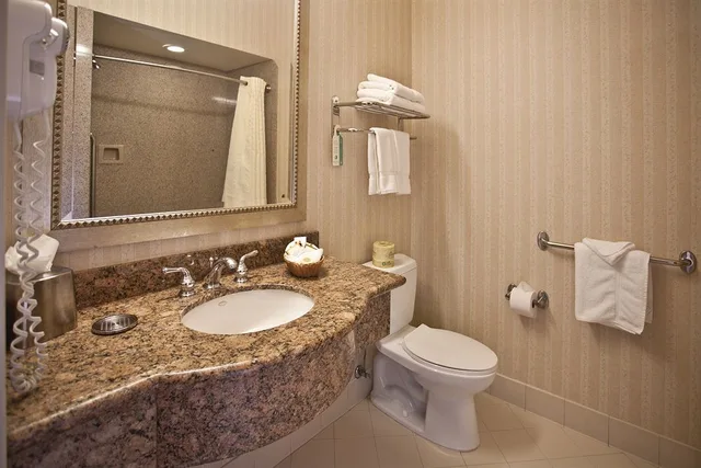 Room, King Bed, Bay Landing Hotel 2/2