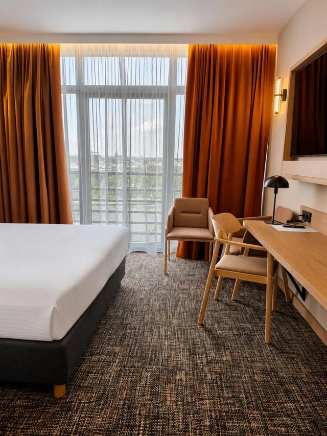 غرفة بريميوم بسرير كوين بإطلالة على النهر، Qubus Hotel Krakow 3/8
