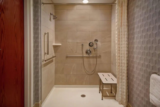 جناح بسرير كينج بغرفة نوم واحدة، Embassy Suites Little Rock 4/5