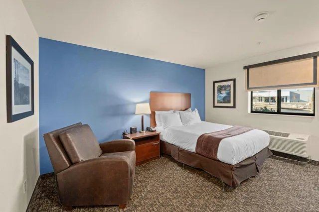 غرفة بسرير كوين، MainStay Suites Spokane Valley, WA 2/6