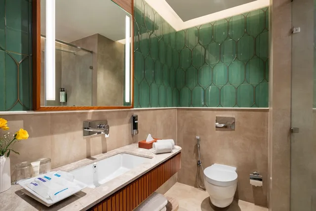 غرفة بريميوم بسرير كينج، Nidhivan Sarovar Portico Vrindavan 5/5