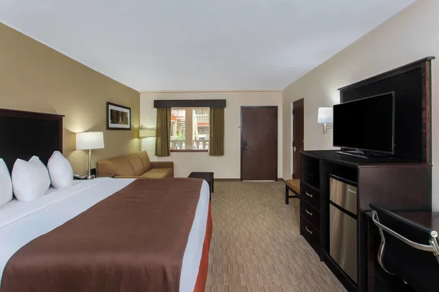 غرفة بسرير كينج، Americinn By Wyndham Janesville 1/5