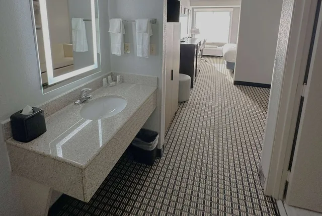 جناح استوديو بسرير كينج، AmericInn by Wyndham Reedsburg 4/4