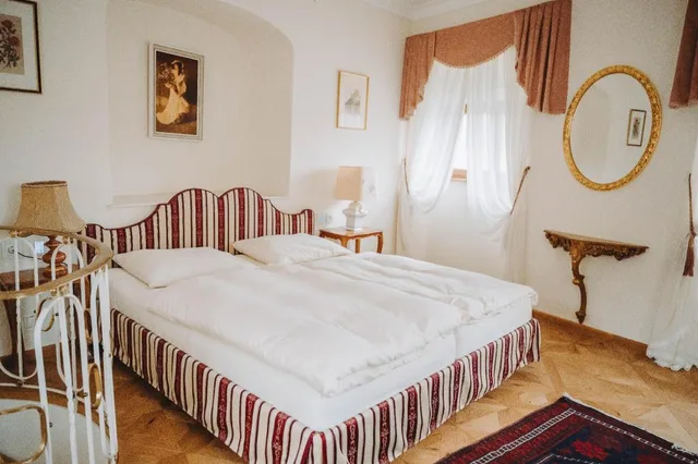 Tower, Suite, 2 Double Beds، Hotel Schloss Duernstein 2/7