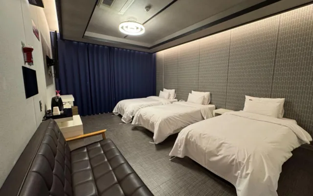 غرفة بـ3 غرف نوم، Jinju Kai Hotel 1/1
