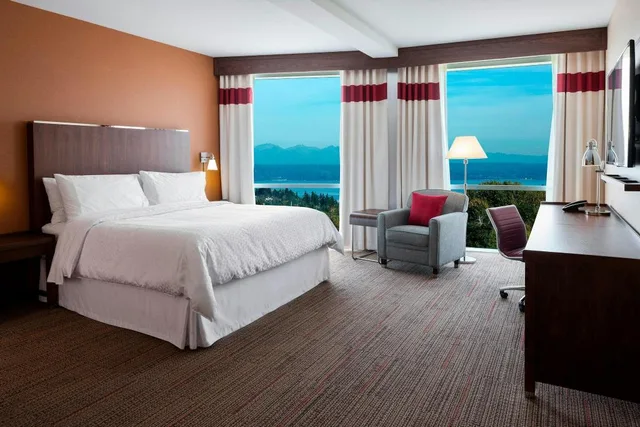 غرفة ركنية بسرير كينج، FOUR POINTS BY SHERATON SEATTLE AIRPORT SOUTH 2/3