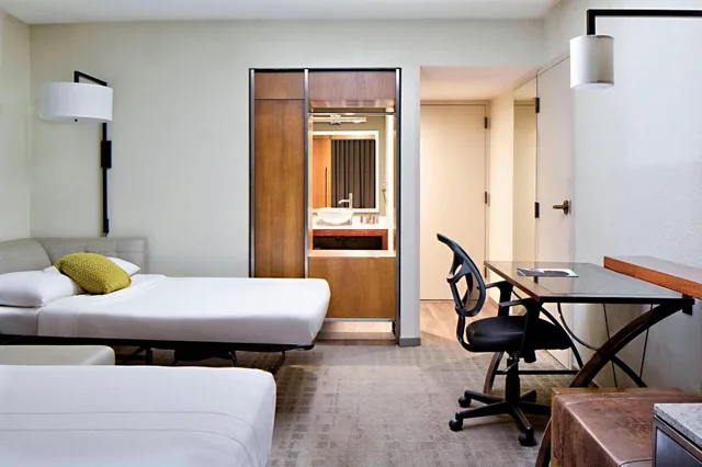 Club, Double Bed, San Antonio Marriott Northwest Medical Center 5/8