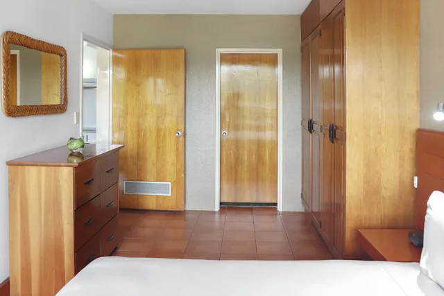 جناح بسرير كينج بإطلالة على المسبح، Holiday Inn Port Moresby 4/4