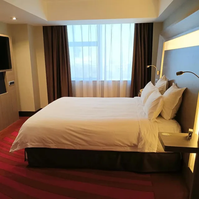 جناح سوبيريور بسرير كينج وسرير كوين، Novotel Shenzhen Watergate 1/10
