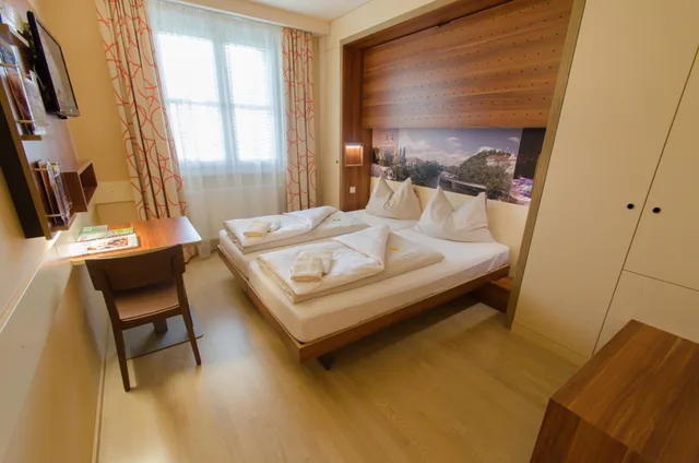 غرفة قياسية بسريرين منفصلين، Jufa Hotel Graz 1/2