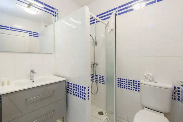 House, 2 Double and Twin Beds, Sofa، Les Collines Iduki 5/8