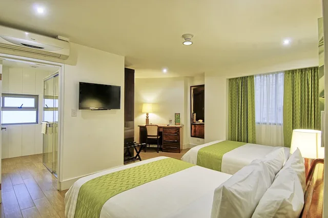 Family Suite, 1 Queen and 2 Double Beds, Balmoral Hotel 1/4