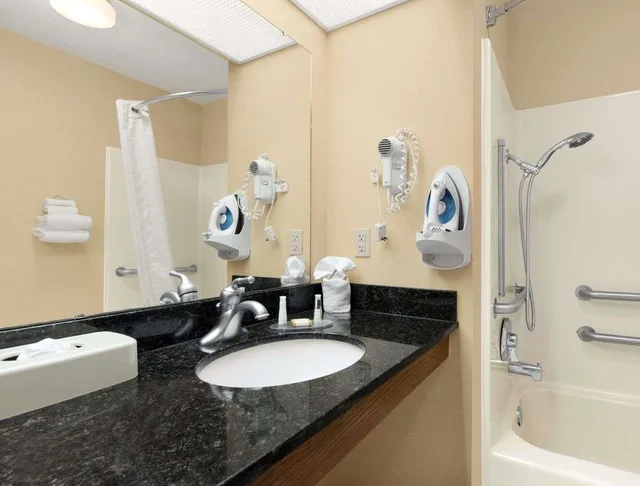 غرفة بسريرين مزدوجين لذوي الإعاقة، Baymont By Wyndham Eufaula 4/5