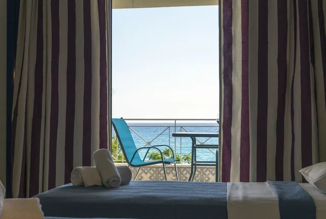 شقة عائلية بسريرين منفصلين وسرير كوين بإطلالة على البحر بغرفتي نوم مع أريكة، Loukas Hotel &amp; Apartments 4/5