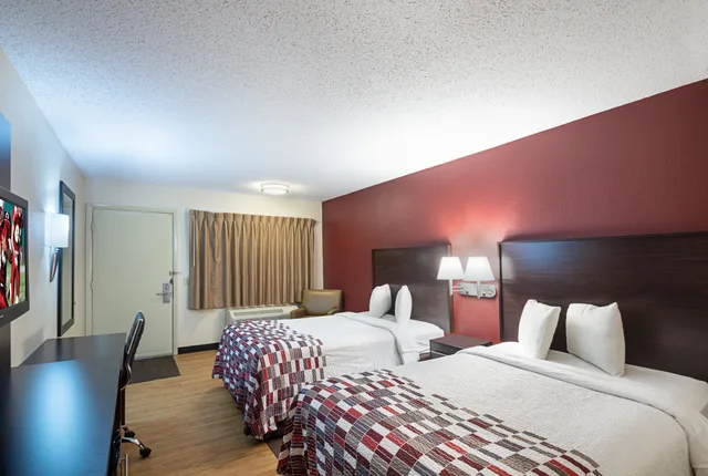 غرفة ديلوكس بسريرين مزدوجين، Red Roof Inn Madison 2/5