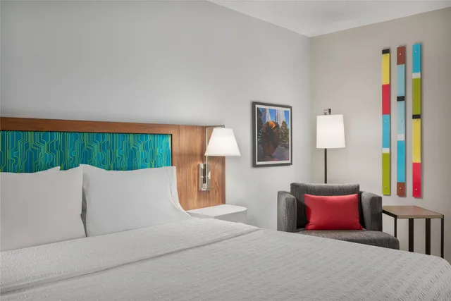 Room, King Bed, Hampton Inn & Suites Charlotte-Arrowood 5/7