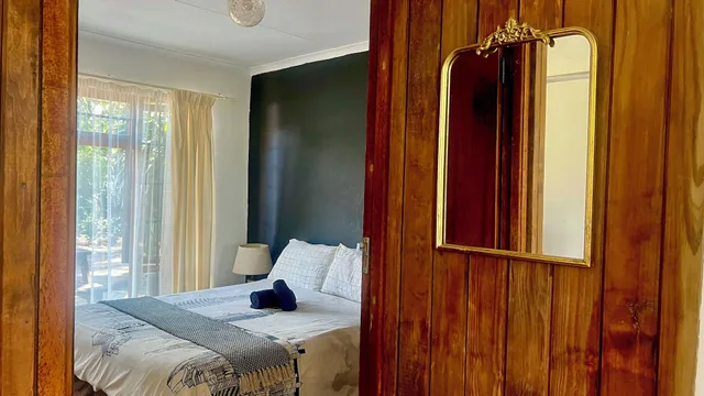 1 Bedroom, Comfort, Town House, Queen Bed, Mountain View, 2 Sofa، Loerieroep 1/2