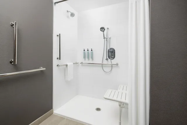 غرفة قياسية بسريرين كوين، Courtyard By Marriott New Castle 3/3