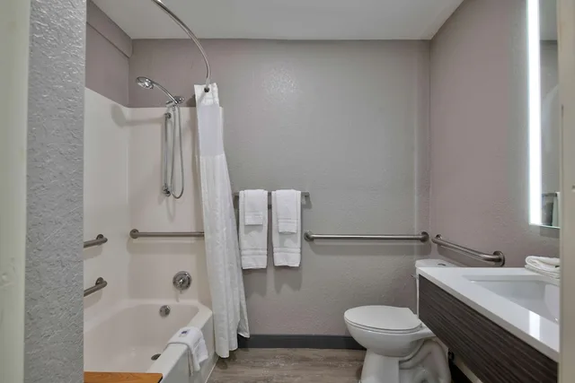 غرفة قياسية بسريرين مزدوجين لذوي الإعاقة، Motel6 Atlanta, GA - Downtown 7/9