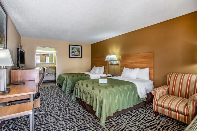 غرفة قياسية بسريرين مزدوجين، Quality Inn Bowling Green South 2/10