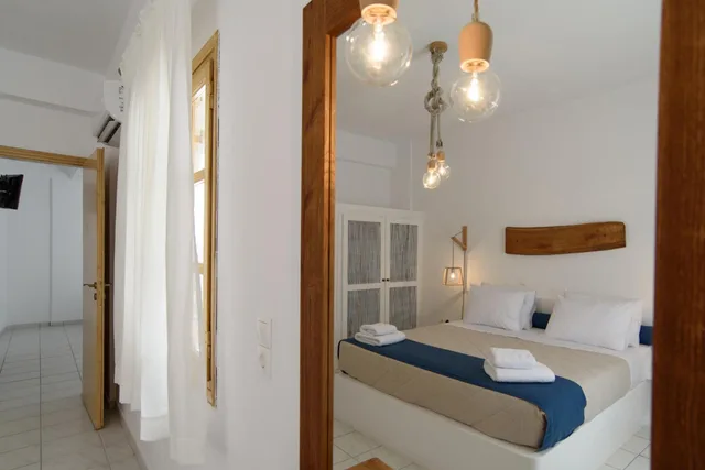 1 Bedroom, Suite, Lateral Side Sea View، Santorini Crystal Blue 4/10