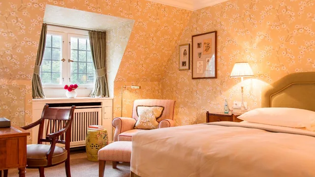 Castle, Schlosshotel Kronberg Hotel Frankfurt 1/6