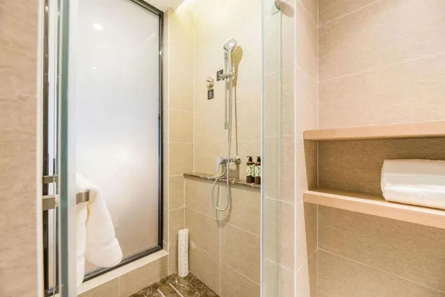 غرفة تنفيذية بسرير كينج بإطلالة على البحيرة، Atour Hotel Nanjing Banqiao 3/3