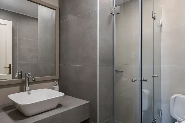 شقة بسريرين منفصلين بإطلالة على الحديقة بغرفة نوم واحدة مع أريكة، Alianthos Suites 2/2