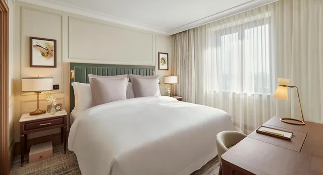 Executive, Suite, Private Garden, Jumeirah Carlton Tower London 2/4