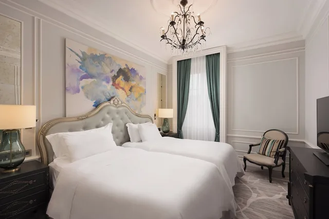 جناح بسريرين منفصلين بإطلالة على النهر بغرفة نوم واحدة، Hotel Maria Cristina A Luxury Collection Hotel 2/4