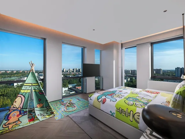 1 Bedroom, Theme, Parent Child Suite, King Bed، Holiday Inn Beijing Daxing Centre by IHG 1/3