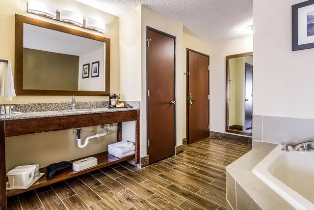جناح بسرير كينج، Comfort Inn Norwalk - Sandusky 3/3