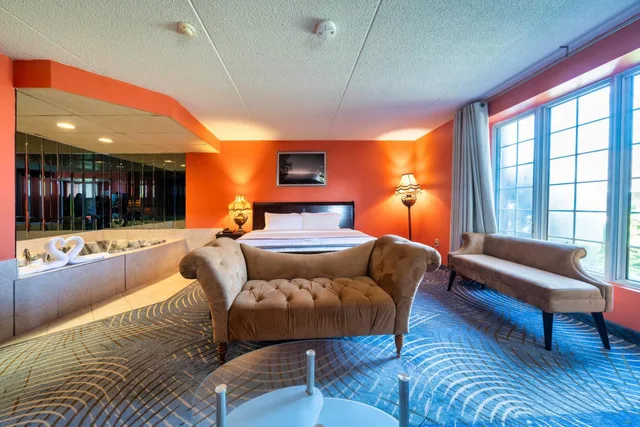 استوديو بسرير كينج بجاكوزي، Fullerton Manor Inn 1/2