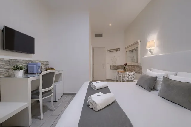 Superior, Queen Bed, Vatican Tourist Inn 3/5
