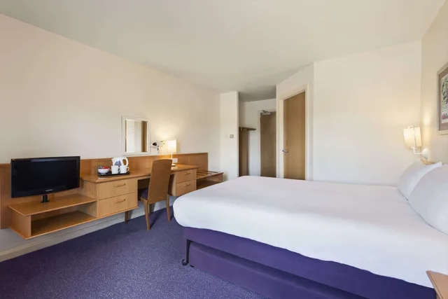 غرفة بسرير كينج مع أريكة، Days Inn by Wyndham Lockerbie Annandale Water 4/6