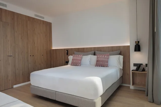 Panoramic, Executive, Suite, Queen Bed, Tembo Barcelona 1/4